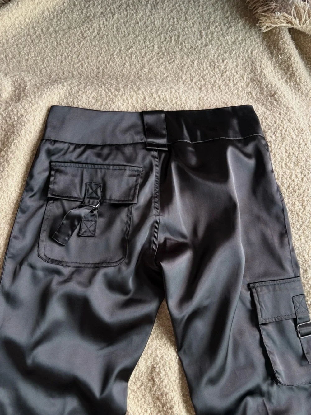 Vintage Guess Satin Flare Cargo Pants Low Rise Black 28 - Picture 5 of 8